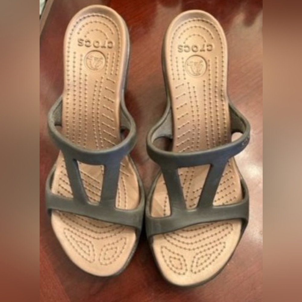 CROCS* 'Cyprus II' size 9 Rubberized Heel Texturized Sole And Tread, Espresso
